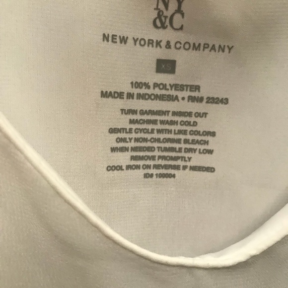 White Woman’s Sleeveless Dress Top - Picture 2 of 2